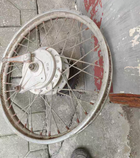 包邮银钢100摩托车原装滑行后轮一套，38...