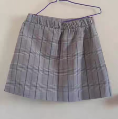 包邮学生裙 半格短裙，实体店购入，质量很好...