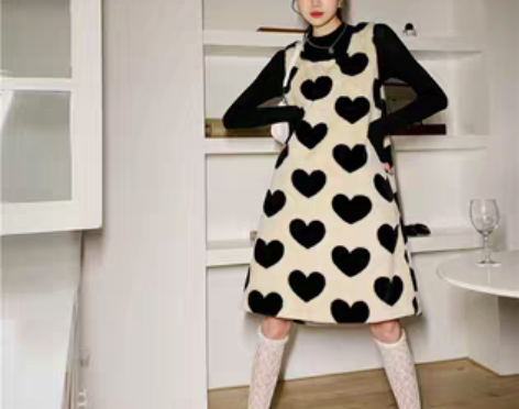 转卖背带裙女秋冬2021年新款复古宽松显瘦...