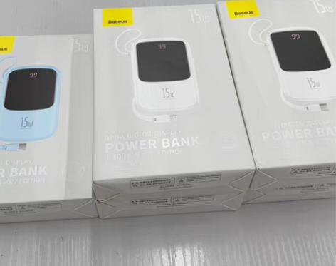 转卖倍思Q电10000毫安自带线快充充电宝...