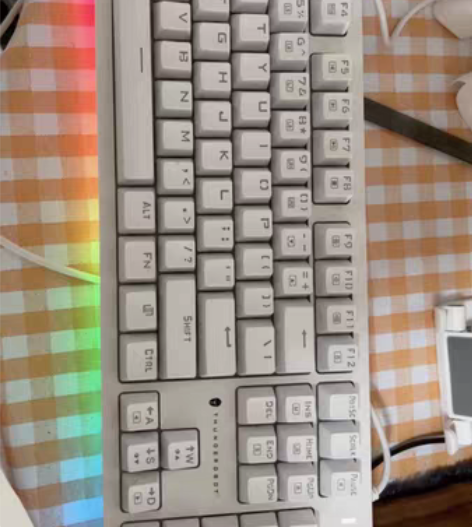 雷神KG3，红轴，LED背光，多种灯光特效...