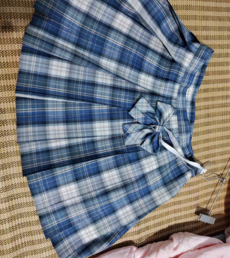 还是老婆的裙子。xl码。  品牌是初遇jk...