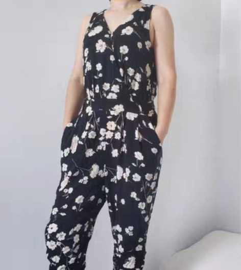 非常舒服凉快的连体衣服，熨烫后更好看，拉夏...