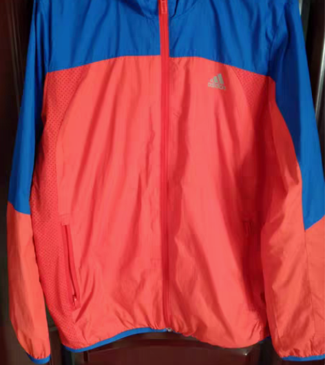 包邮老大的户外防风衣服,阿迪,李宁,361...