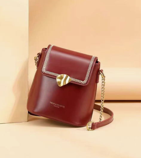 包邮小包包，基本全新，半卖半送 感兴趣的话...