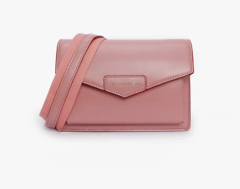 转卖淘宝购入仿小ck邮差包，旅游用过一次回...