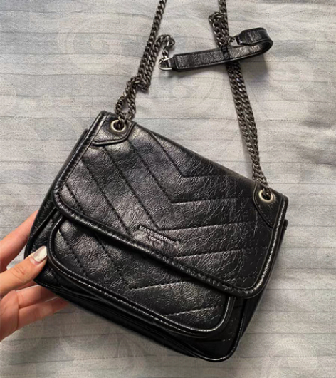 闲置包包 基本背一次 喜欢请私聊 感兴趣的...