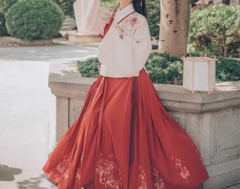 转卖汉尚华莲汉服女正品原创芙蓉月袄裙红色马...