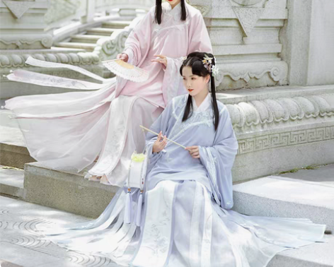 转卖汉尚华莲云映昽原创改良圆领衫马面裙套装...