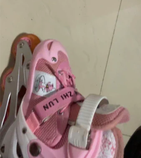 转卖正品溜冰鞋儿童套装可调闪光女男旱冰鞋轮...