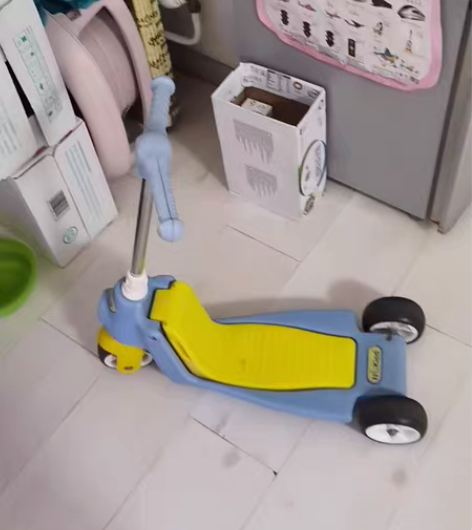 儿童滑板车，可以坐，可以滑 感兴趣的话点“...
