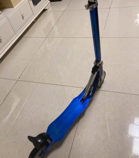 孩子滑板车,买的时候挺贵的,然后小孩不喜欢...