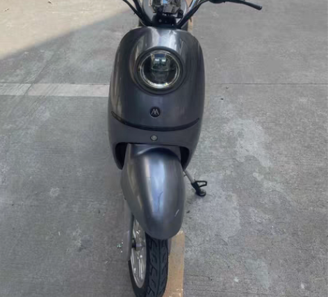 爱玛电动车，21年新款，九成新带电池，证件...