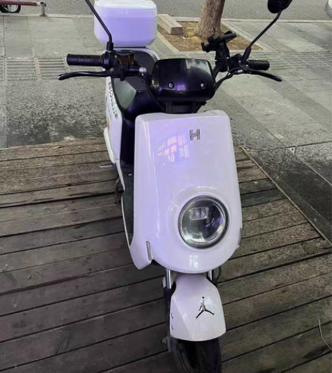 新收哈啰电动车 成色新 公里数少 续航不错...