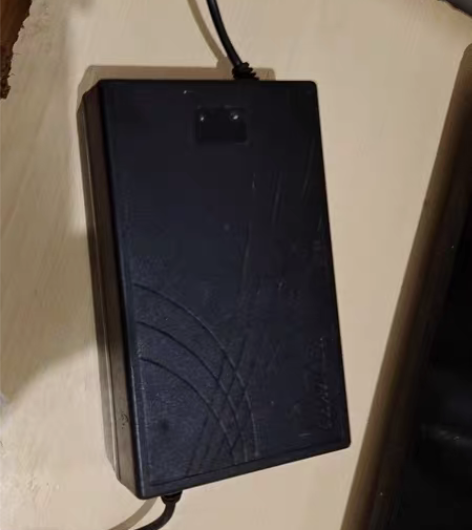 电动车铅酸电池充电器，车换了闲置一个充电器...