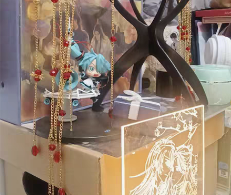 包邮初音手办带彩盒包车马 价格可议???拆...