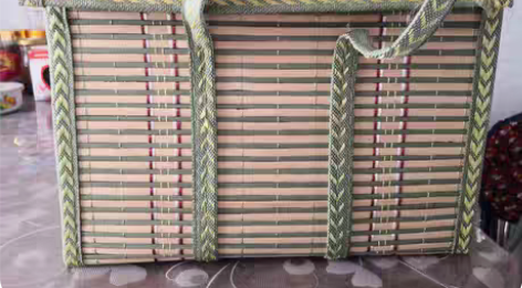 两个竹编制品，竹篮，竹筐 商品的包装筐。尺...