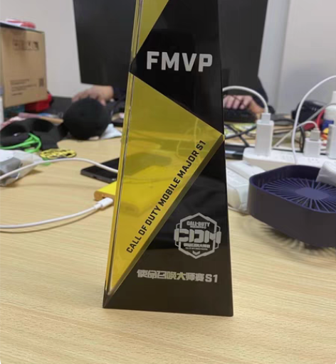使命召唤手游s1大师赛FMVP奖杯 感兴趣...