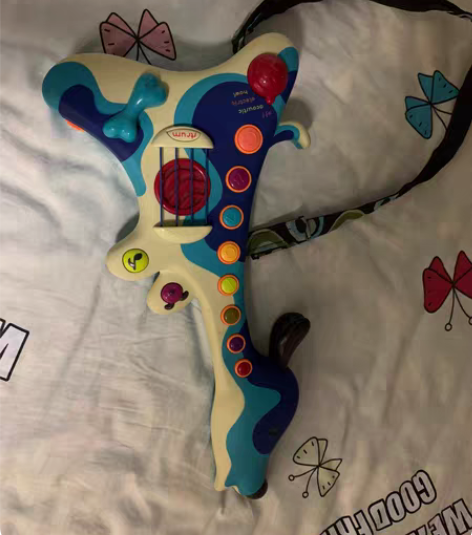 美国Btoys小狗吉他，九成新 感兴趣的话...