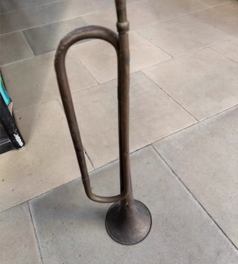 包邮铜吹号,高63厘米 感兴趣的话点“我想...