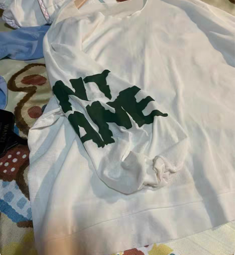 包邮白色罩衫 领口的地方我最喜欢 衣服太多...