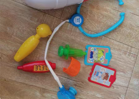 伟易达医疗箱，声音洪亮，灯光闪闪，功能齐全...