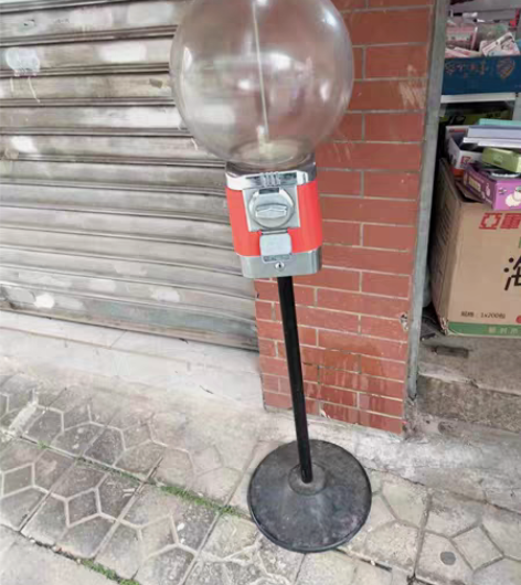 32mm扭蛋机，现便宜出售。不议价。 感兴...