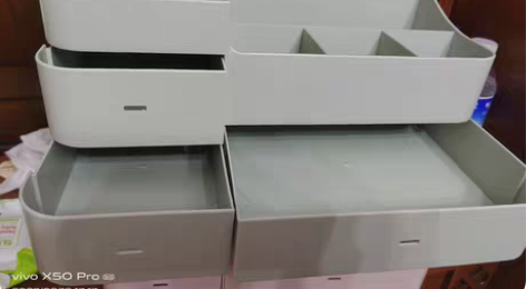 出售闲置化妆品收纳盒两个（18元一个不包邮...