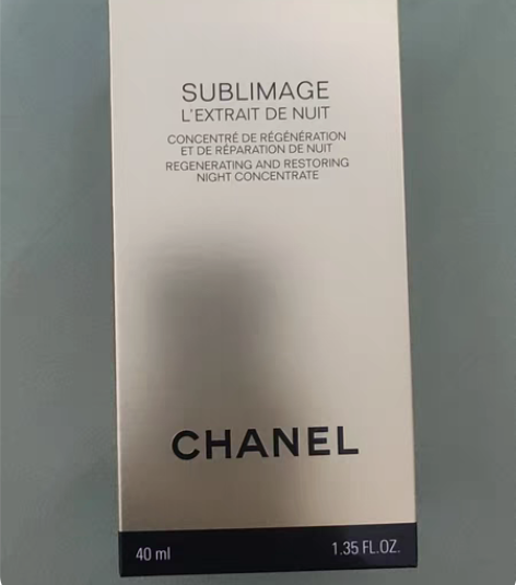 香奈儿夜间精华收纳盒,全新 感兴趣的话点“...