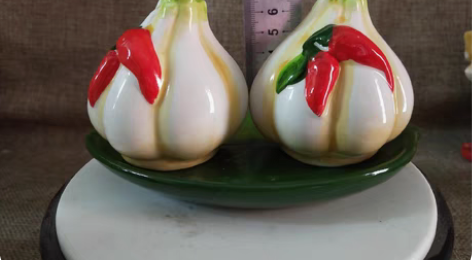 包邮陶瓷草莓蒜头蓝莓胡椒粉罐子， 全新套盒...