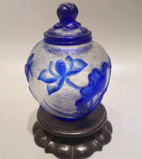 清代琉璃荷花罐。工艺精细。全品，尺寸见下图...