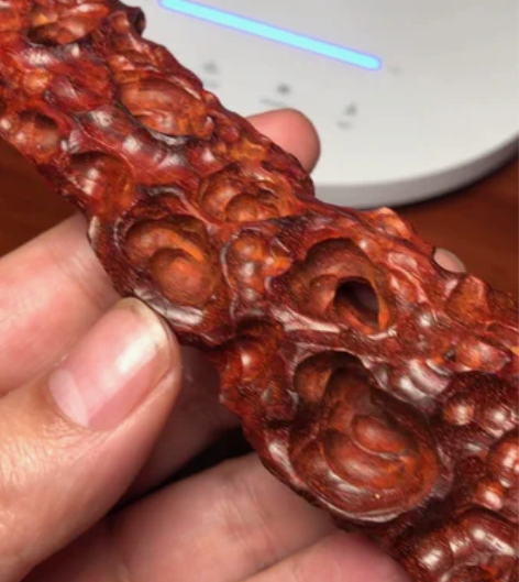 包邮印度小叶紫檀手工太湖石笔搁，做工精细漂...