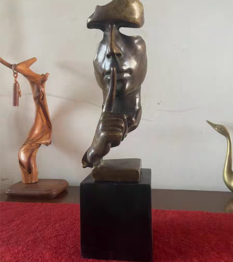 包邮欧洲回流沉默是金!全铜的。总重量带底座...