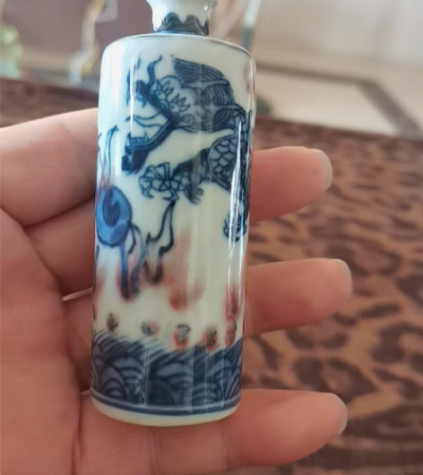 包邮清：若深珍藏釉里红鼻烟壶，发色漂亮，釉...