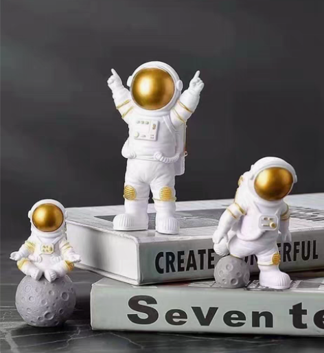 10.8元全套包邮】太空人宇航员桌面摆件套...