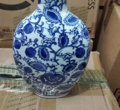 青花瓷花瓶摆件，高28厘米左右没有一点磕碰...