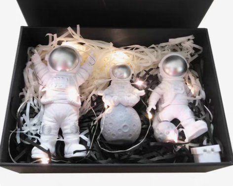 包邮宇航员摆件小太空人模型 打坐、胜利和踢...