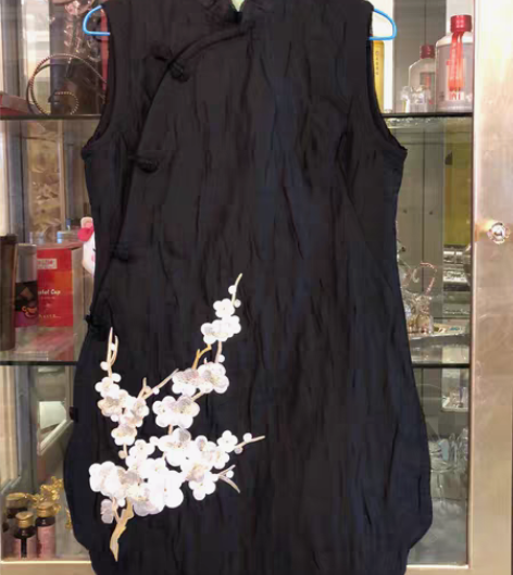 正宗吉祥斋带绣花长款马甲，也是精典款，由于...