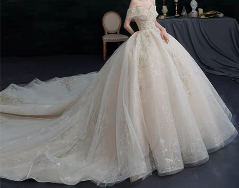 转卖结婚就穿了一次的婚纱！！！！ 实物超级...