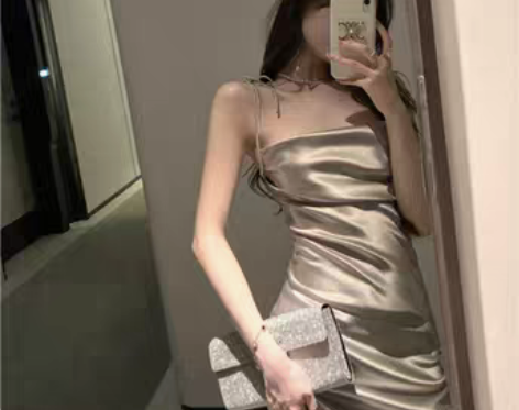 转卖2022夏新款纯欲风性感设计感系带不规...