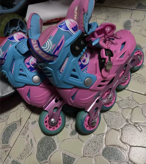 转卖【潮酷价】美洲狮溜冰鞋儿童全套装轮滑鞋...