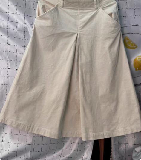 优衣库 灯芯绒 中裙 感兴趣的话点“我想要...