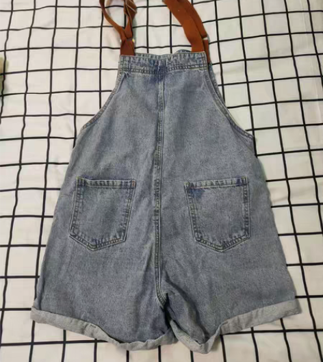 背带牛仔裤?上上衣，图片所有 感兴趣的话点...