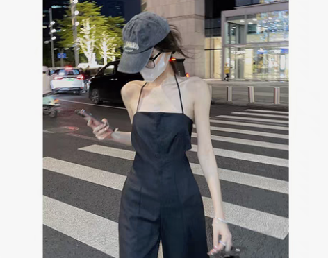 转卖吊带挂脖连体裤一字肩大露背性感设计感阔...