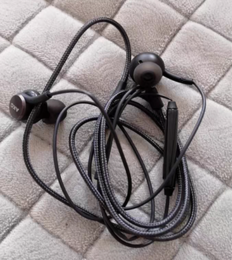 包邮[全新包邮]低音出色高音质入耳式耳机通...