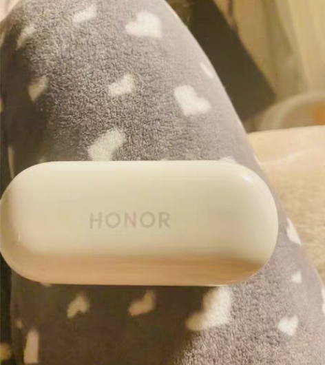 荣耀半个蓝牙耳机求主人 感兴趣的话点“我想...