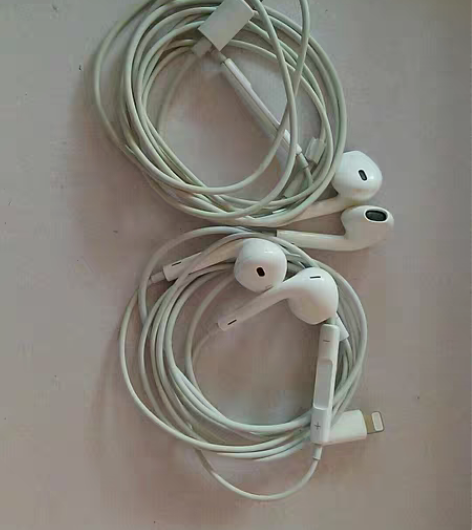 包邮扁头耳机，保证原装正品，如假包退七成新...