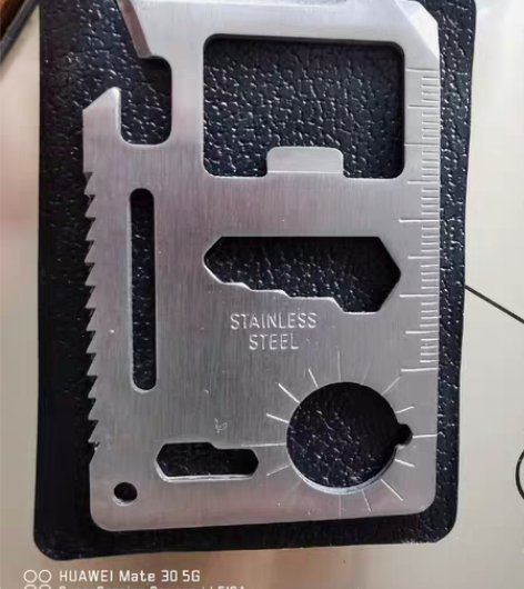 户外便携卡刀野外生存装备救生卡精品多用途多...