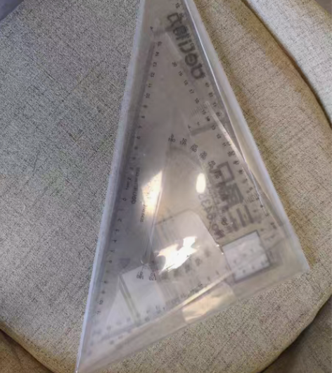 三角尺，得力几乎全新。 感兴趣的话点“我想...