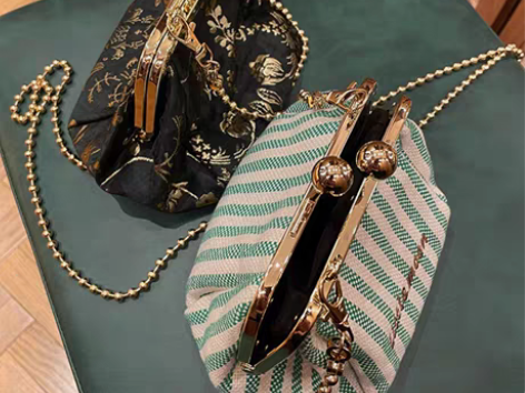 包邮口金包金属链条斜挎单肩包化妆用品收纳袋...